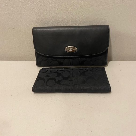 Coach New York envelope wallet pebbled leather black logo check book snap women - Picture 10 of 10